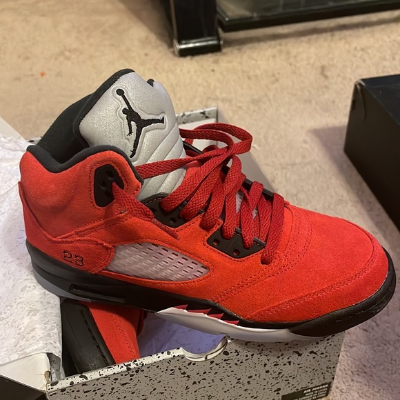 Jordan 5 Retro
Raging Bull Red (2021) (GS) - Picture 2 of 5